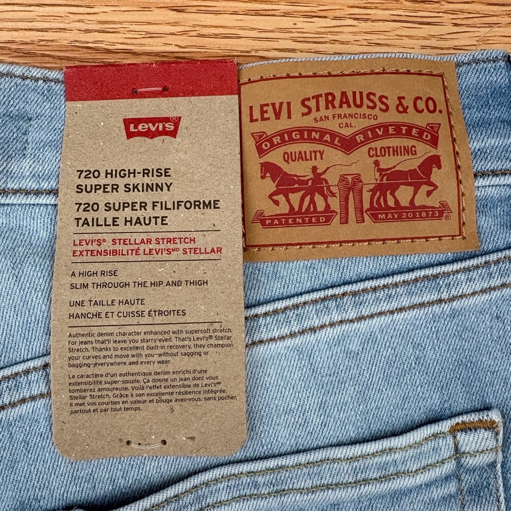 Levi's Women's 720 High-Rise Super Skinny Jeans Light Wash - Picture 2 of 8